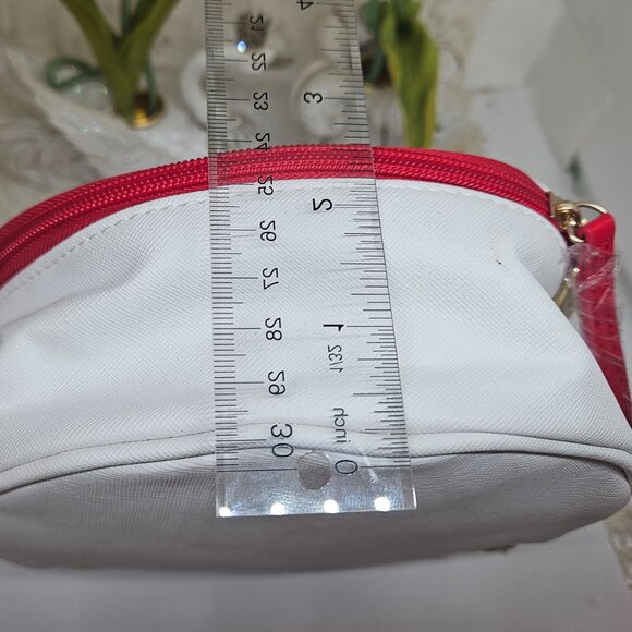 2X Shiseido Benefiance Balancing Softener Enriched 30ml.  in Makeup Bag - Picture 7 of 9